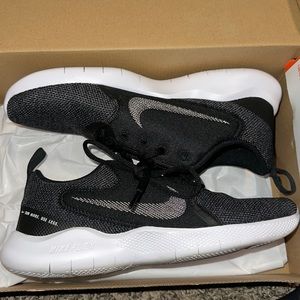NIKE FLEX EXPERIENCE RUN 10 RUNNING SHOES